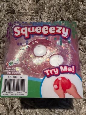 Squeeezy Pink Dice Glitter
